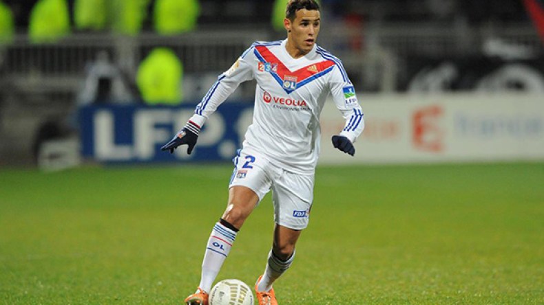 الفرنسيون يشنون حربا على اللاعبين الجزائريين وزفان الضحية الجديد