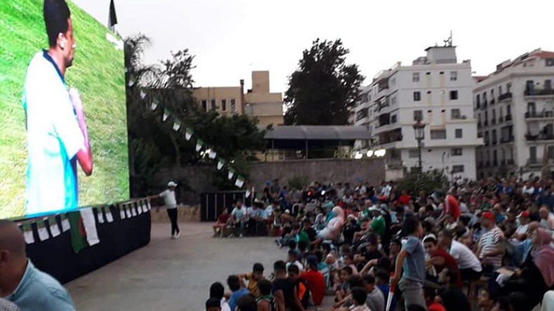 “الكان” يخطف الأضواء من الحراك ويخرج الجزائريين إلى الشارع من جديد