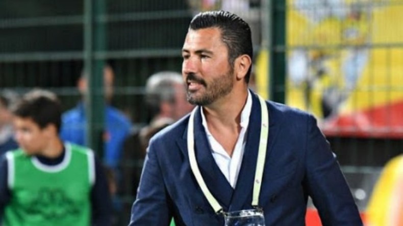 عنتر يحي سَيُرافق الجزائريين العالقين بِالمهجر