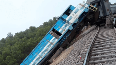 خراب الحكومات السابقة