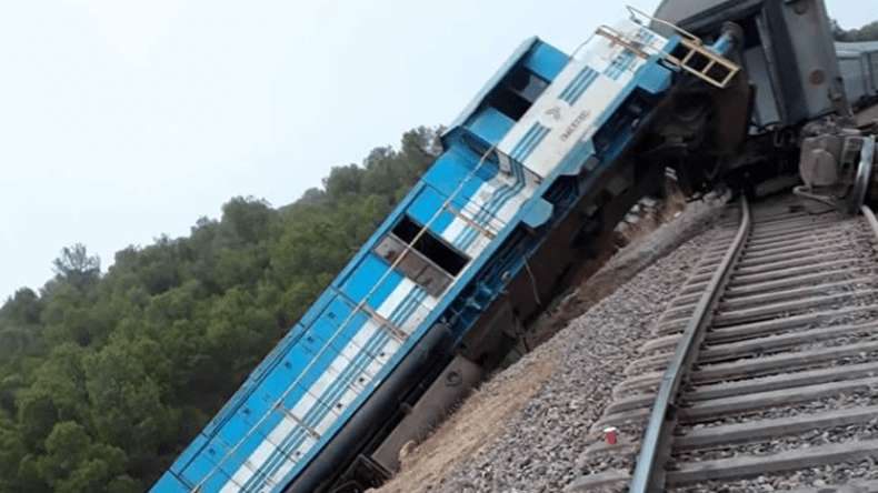 نجاة 50 مسافرا من انقلاب قطار بين مغنية وتلمسان