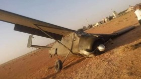 إصابة طيار ومرافقه إثر سقوط طائرة صغيرة من البنين بمطار المنيعة