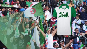 قميص جيل الثمانينيات يعود إلى الواجهة ويصنع الحدث في ربوع الوطن