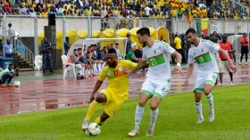 الكاف تعاقب البينين بـ 20 ألف دولار بسبب الجزائر