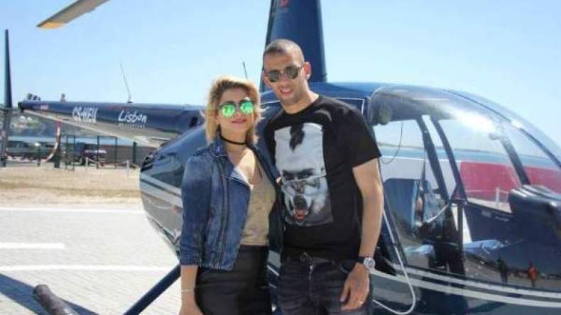 سليماني يصطحب معه زوجته في نزهة على متن طائرة مروحية