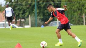 آدم الوناس يُباشر تدريباته مع نابولي مبكّرا