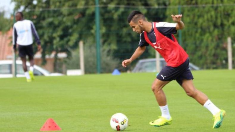 آدم الوناس يُباشر تدريباته مع نابولي مبكّرا