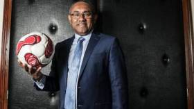 رئيس اتحاد الكرة الإفريقي يحسم في أمر مقرّ “الكاف”