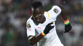 والدة لاعب دولي سنيغالي ترفض أن يتزوج إبنها بعارضة أزياء