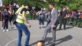 عنتر يحي “ضيف شرف” دورة ما بين الأحياء في باريس