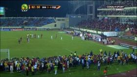 شغب وشهب نارية واجتياح الملعب في مباراة غينيا الإستيوائية وغانا