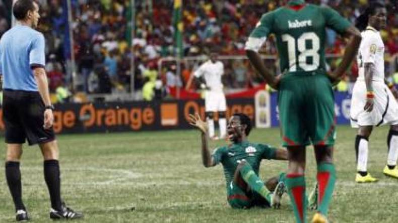 إقصاء الحكم التونسي “الجديدي” بعد خطأ مباراة “بوركينافاسو- غانا”