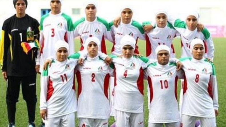 4 ذكور يلعبون في صفوف منتخب إيران للإناث!؟