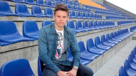 لاعب إيسلندي “ينطح” العارضة تذمّرا!؟