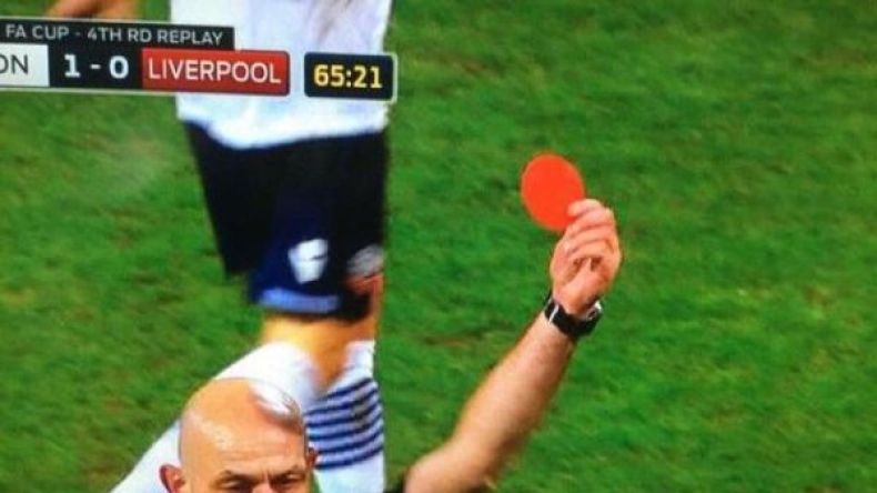 أغرب بطاقة حمراء!