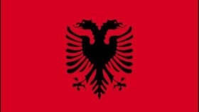 أنصار صربيون يحرقون علم جمهورية ألبانيا