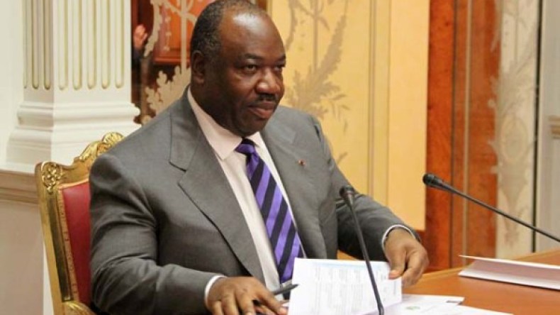 الرئيس الغابوني يستثمر في “الجلد المنفوخ” للبقاء في الحكم