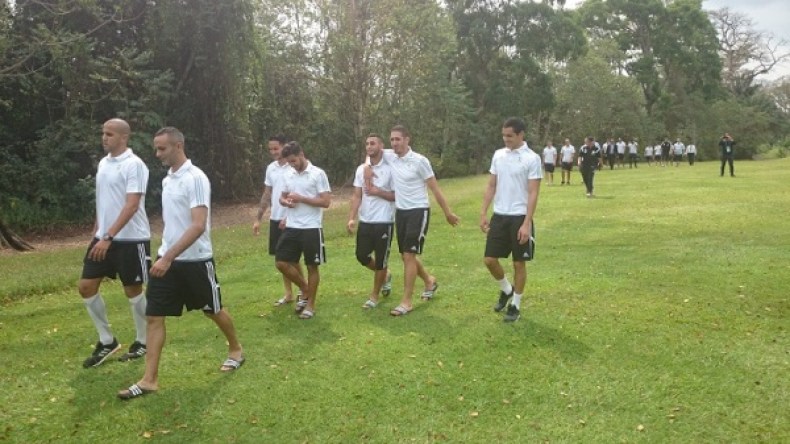 “محاربو الصحراء” في نزهة