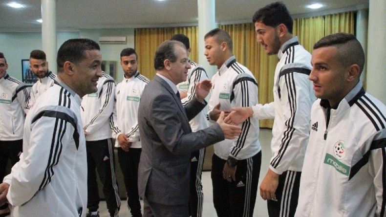 وزير الشباب والرياضة يزور المنتخب الوطني آمال