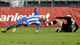 صور التدخّل العنيف الذي أوقف لاعبا لمدة 16 لقاء!