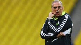 مدرب غانا غير مرغوب فيه بإفريقيا لأنه صهيوني