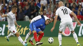 تأهل مثير للديوك إلى الثمن!