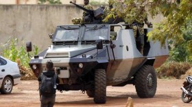 بوركينا فاسو: الرئيس الإنتقالي “كافاندو” يلجأ إلى السفارة الفرنسية بعد الإفراج عنه