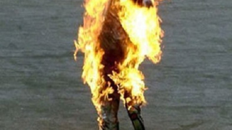 وفاة الشاب التونسي الذي أضرم النار في نفسه في العاصمة تونس