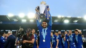 جائزة إنجليزية أخرى ينالها محرز