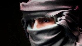 عصابة أفرادها ملثمون مدّججين بسيوف الصاموراي خربوا ممتلكات حي كامل