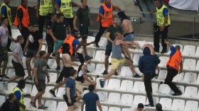 عنف بمرسيليا في تصادم بين أنصار منتخبي إنجلترا وروسيا