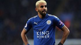 ماذا كان يفعل محرز في مباراة أرسنال وتشيلسي؟