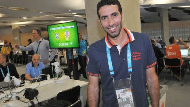 أبو تريكة يقرئ الجزائريين السلام