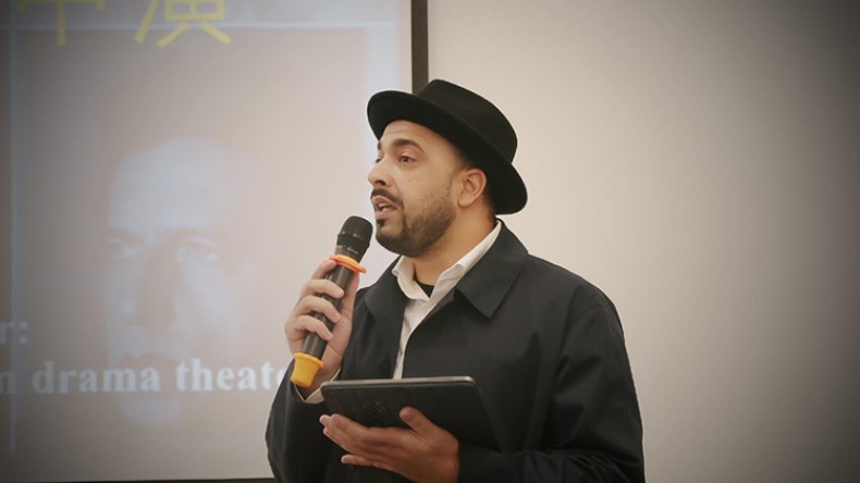 مسرحي جزائري يحلّق في الصين