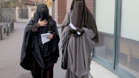 الحكومة تمنع رسميا ارتداء النقاب في أماكن العمل