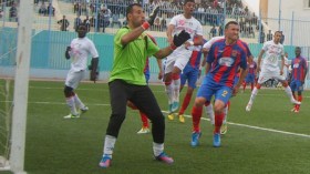 رؤساء الأندية المعنية بالسقوط يطعنون في شرعية البطولة المحترفة الأولى