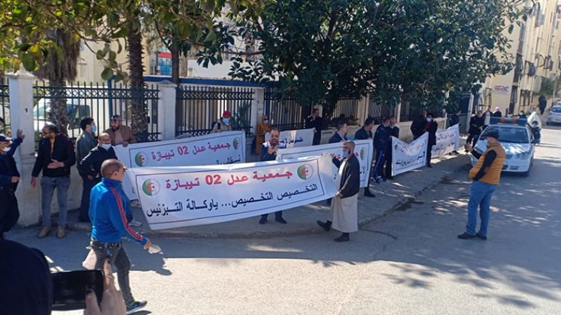 مكتتبو عدل 2 بتيبازة يصعدون لهجتهم أمام مقر الوكالة بالعاصمة