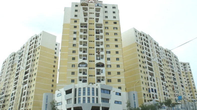 السكن يلتهم “تحويشة” الجزائريين ويُفلس سوق السيارات