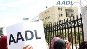 مكتتبو “عدل 1” يحتجون على تجميد عملية توزيع شهادات التخصيص