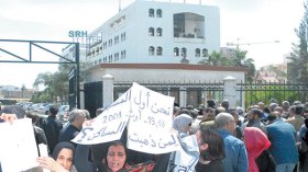 مكتتبو “عدل” ينظمون وقفة احتجاجية أمام مقر الوكالة بالعاصمة