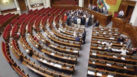 البرلمان الأوكراني يلغي قوانين حظر التظاهر