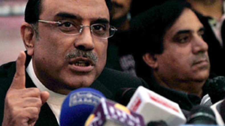 “زرداري” يقمع المعارضة الزاحفة نحو العاصمة الباكستانية