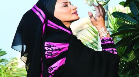 العباية تصاميم شرقية تجمع بين الجرأة والاحتشام