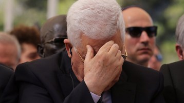 …وأمام العدوّ نعام!