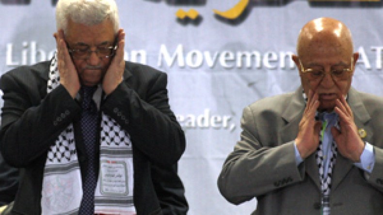 محمود عباس يعترف بأخطاء فتح ويهاجم حماس