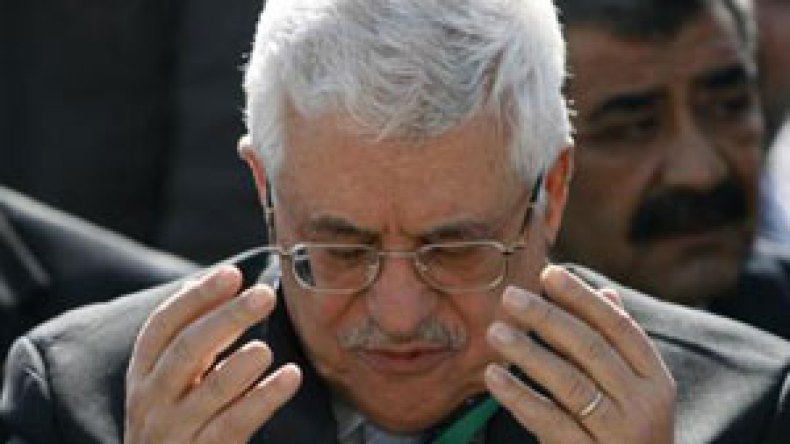 حراك سياسي مصري سعودي لإنقاذ محمود عباس