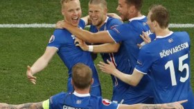 الأولاد يتوعدون الديوك!