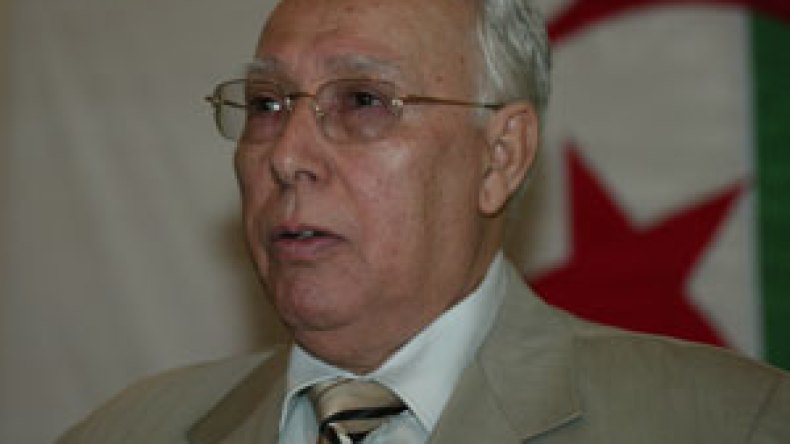 الشريف عباس: لا منحة لأبناء المجاهدين