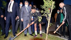 الوزير الأوّل جراد يزور “الخضر”