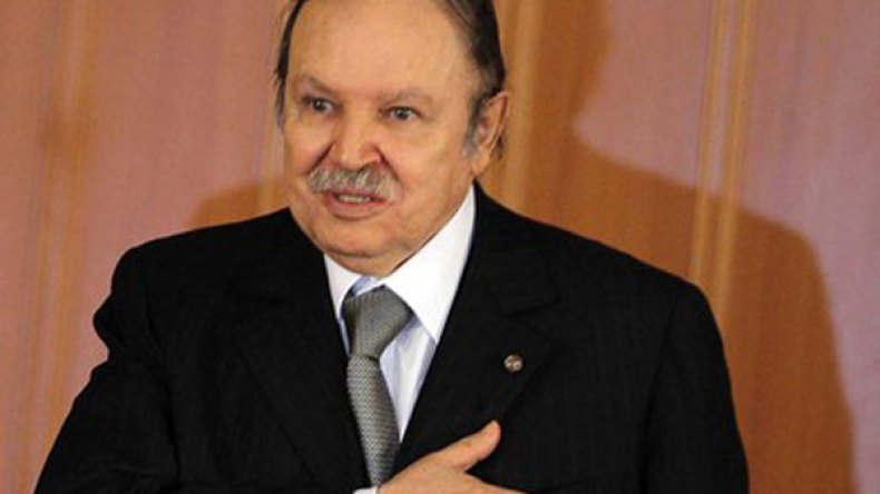 خبراء دستوريون يقرأون أداء بوتفليقة لليمين